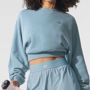 ALO Yoga Women's Light Blue Cropped Sweatshirt